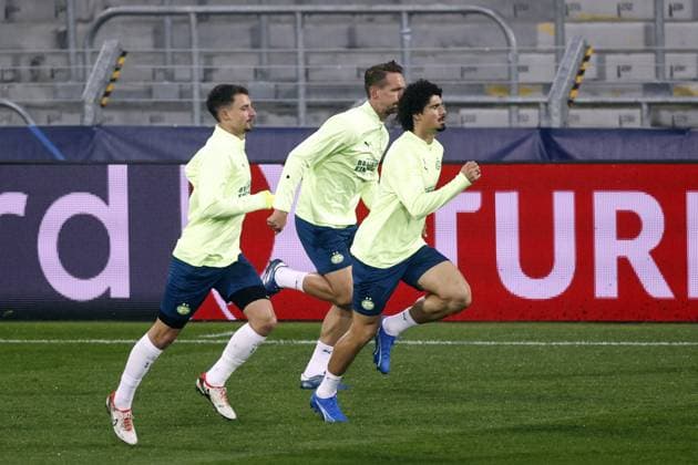 LENS - (l-r) Olivier Boscagli of PSV Eindhoven, Luuk de Jong of PSV Eindhoven, Andre Ramalho of PSV Eindhoven during the MD-1 training session prior to the UEFA Champions League group B match against RC Lens at the Stade Bollaert-Delelis on 23 October 2023 in Lens, France. ANP MAURICE VAN STEEN UEFA Champions League MD-1 2023 2024 xVIxANPxSportx xxANPxIVx 481918315 originalFilename: 481918315.jpg
