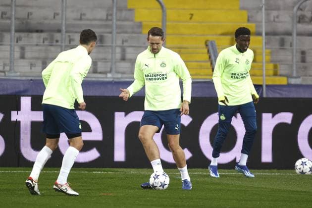 LENS - Luuk de Jong of PSV Eindhoven during the MD-1 training session prior to the UEFA Champions League group B match against RC Lens at the Stade Bollaert-Delelis on October 23, 2023 in Lens, France. ANP MAURICE VAN STEEN UEFA Champions League MD-1 2023 2024 xVIxANPxSportx xxANPxIVx 481918662 originalFilename: 481918662.jpg