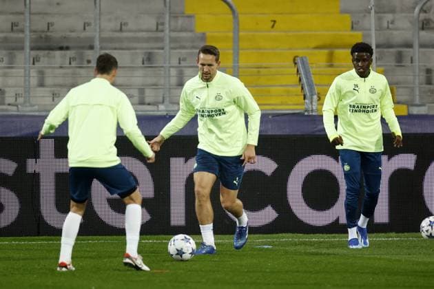 LENS - Luuk de Jong of PSV Eindhoven during the MD-1 training session prior to the UEFA Champions League group B match against RC Lens at the Stade Bollaert-Delelis on October 23, 2023 in Lens, France. ANP MAURICE VAN STEEN UEFA Champions League MD-1 2023 2024 xVIxANPxSportx xxANPxIVx 481920152 originalFilename: 481920152.jpg