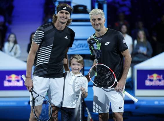 TENNIS - ATP, Tennis Herren Erste Bank Open VIENNA,AUSTRIA,23.OCT.23 - TENNIS - ATP World Tour, Erste Bank Open. Image shows Alexander Zverev (GER) and Sebastian Ofner (AUT).  GEPAxpictures xWalterxLuger