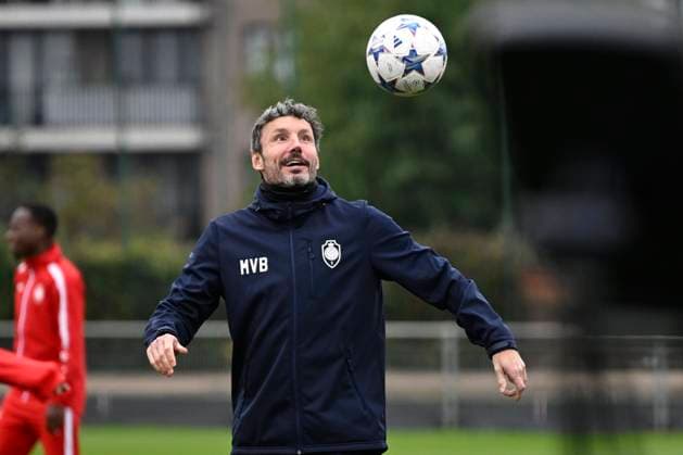 Media activities R Antwerp FC - Champions League 24 10 2023 DEURNE, BELGIUM - OCTOBER 24 : Van Bommel Mark head coach of Antwerp FC pictured during a training session prior to the UEFA Champions League match between Royal Antwerp FC and FC Porto on October 24, 2023 in Deurne, Belgium, 24 10 2023 Deurne Belgium  Copyright: xPeterxDexVoechtx