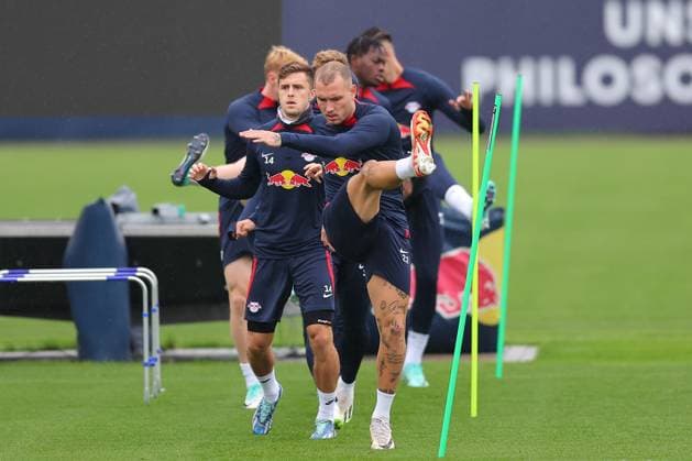 RB Leipzig training Championsleague Leipzig, 24 10 2023, training center at Cottaweg, season 2023 2024, UEFA Champions League , RB Leipzig final training before the match against Red Star Belgrade , In picture f l Christoph Baumgartner and David Raum ,