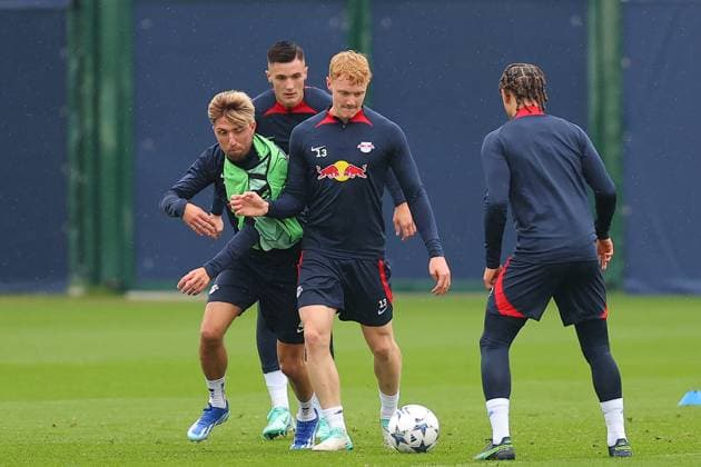RB Leipzig training Championsleague Leipzig, 24 10 2023, training center at Cottaweg, season 2023 2024, UEFA Champions League , RB Leipzig final training before the match against Red Star Belgrade , In picture f l Kevin Kampl, Benjamin Sesko, Nicolas Seiwald and Xavi Simons ,