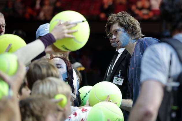 TENNIS - ATP, Tennis Herren Erste Bank Open VIENNA,AUSTRIA,24.OCT.23 - TENNIS - ATP World Tour, Erste Bank Open. Image shows Andrey Rublev (RUS) and fans.  GEPAxpictures xWalterxLuger