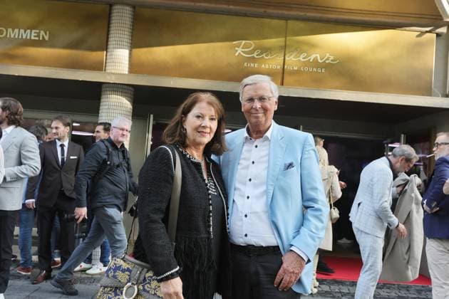 Premiere Daum triumphs scandals, 24 10 2023, Wolfgang Bosbach with company, picture