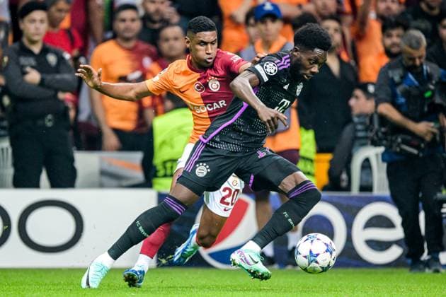 ISTANBUL - (l-r) Tete of Galatasaray, Alphonso Davies of FC Bayern Munich during the UEFA Champions League Group A match between Galatasaray and FC Bayern Munich at the Rams Global Stadium on October 24 in Istanbul, Turkey. ANP Hollandse Hoogte UEFA Champions League 2023 24 2023 2024 xVIxANPxSportx xGerritxvanxKeulenxIVx 482000987 originalFilename: 482000987.jpg