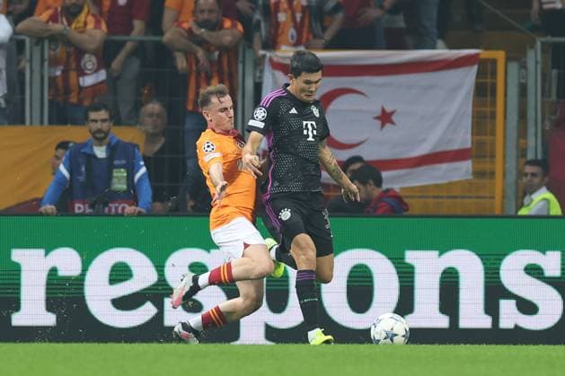 in duel, action, with Min jae Kim 3 FC Bayern Muenchen , Galatasaray Istanbul vs FC Bayern Muenchen, Champions League, football, preliminary round, first leg, 24 10 2023 Istanbul Istanbul Turkey Copyright: xkolbert-press ChristianxKolbertx