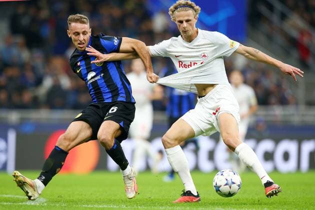 Foto Davide Spada LaPresse 24 ottobre 2023 - Milano , Italia - calcio - Inter vs Salisburgo - Champions League 2023 2024 - Stadio San Siro. Nella foto: Davide Frattesi (FC Inter); kjargaard October 24 , 2023 Milan , Italy - sport, calcio - Inter vs Salzburg Champions League 2023 2024 - San Siro Stadium . In the pic : Davide Frattesi (FC Inter); kjargaard  Copyright: xDavidexSpada LaPressex