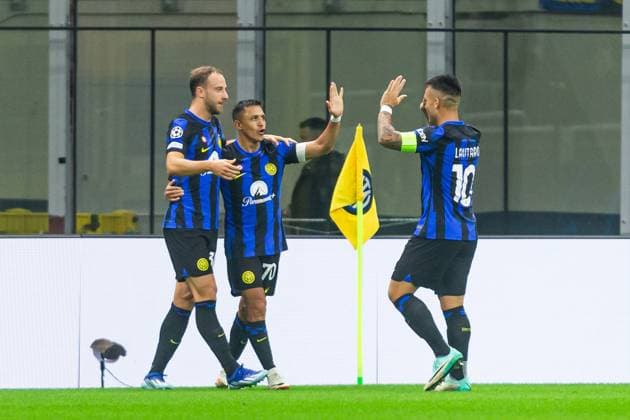 SOCCER - UEFA CL, Inter vs RBS MILAN,ITALY,24.OCT.23 - SOCCER - UEFA Champions League, group stage, FC Internazionale Milano vs Red Bull Salzburg. Image shows the rejoicing of Carlos Augusto, Alexis Sanchez and Laurato Martinez (Inter).  GEPAxpictures xGintarexKarpaviciute