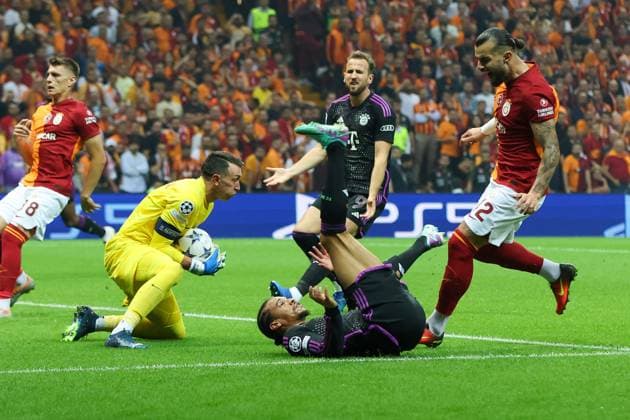 in duel, action, with Fernando Muslera 1 Galatasaray , Leroy Sane 10 FC Bayern Muenchen Abduelkerim Bardakci 42 Galatasaray , Galatasaray Istanbul vs FC Bayern Muenchen, Champions League, football, preliminary round, first leg, 24 10 2023 Istanbul Turkey Copyright: xkolbert-press ChristianxKolbertx