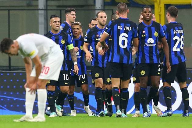 Foto Davide Spada LaPresse 24 ottobre 2023 - Milano , Italia - calcio - Inter vs Salisburgo - Champions League 2023 2024 - Stadio San Siro. Nella foto: esultanza dopo il gol Alexis Sanchez (FC Inter); 1-0 October 24 , 2023 Milan , Italy - sport, calcio - Inter vs Salzburg Champions League 2023 2024 - San Siro Stadium . In the pic : celebrates after scoring Alexis Sanchez (FC Inter); 1-0  Copyright: xDavidexSpada LaPressex