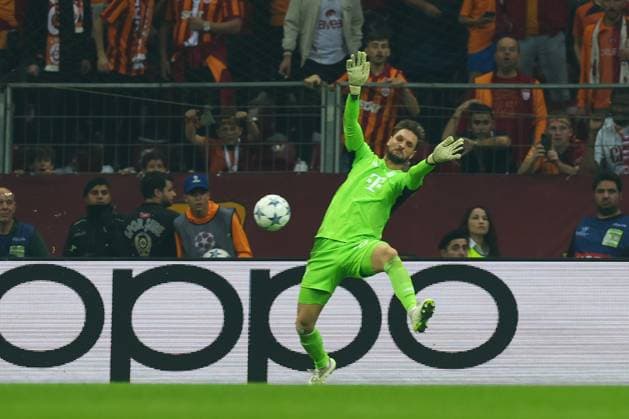 Goalkeeper action of Sven Ulreich 26 FC Bayern Muenchen , Galatasaray Istanbul vs FC Bayern Muenchen, Champions League, Football, Preliminary round, First leg, 24 10 2023 Istanbul Istanbul Turkey Copyright: xkolbert-press ChristianxKolbertx