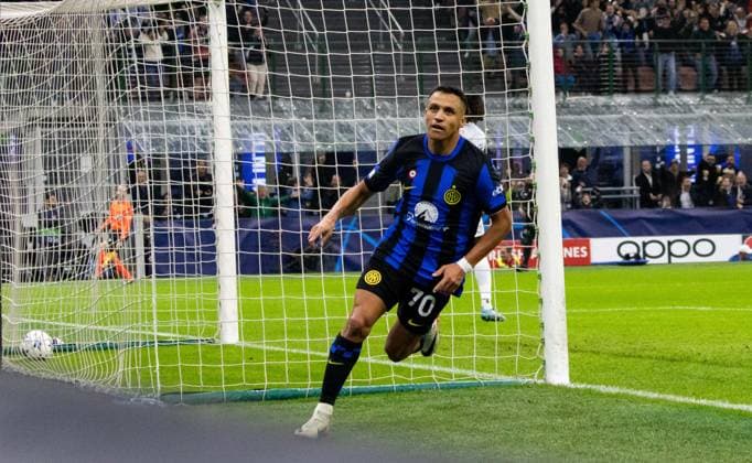 Inter Alexis Sanchez celebrate during Inter - FC Internazionale vs FC Salzburg, UEFA Champions League football match in Milan, Italy, October 24 2023  Copyright: xNicolasxMorassutti IPAxSportx xix xx IPA_41188634 IPA_IPA41188634