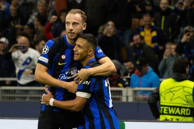 Inter Alexis Sanchez celebrate with Carlos Augusto during Inter - FC Internazionale vs FC Salzburg, UEFA Champions League football match in Milan, Italy, October 24 2023  Copyright: xNicolasxMorassutti IPAxSportx xix xx IPA_41188640 IPA_IPA41188640