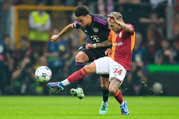 ISTANBUL - (l-r) Jamal Musiala of FC Bayern Munich, Lucas Torreira of Galatasaray during the UEFA Champions League Group A match between Galatasaray and FC Bayern Munich at the Rams Global Stadium on October 24 in Istanbul, Turkey. ANP Hollandse Hoogte UEFA Champions League 2023 24 2023 2024 xVIxANPxSportx xGerritxvanxKeulenxIVx 482006840 originalFilename: 482006840.jpg