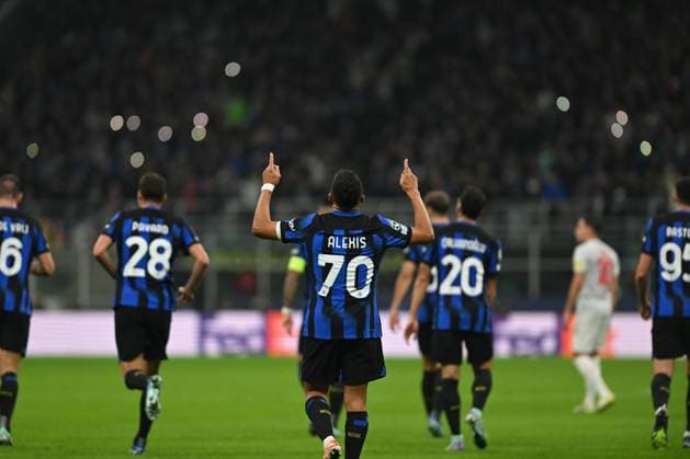 Alexis Sanchez of Fc Inter celebrating after a goal during the UEFA Champions League match between Inter FC Internazionale and FC Salzburg , on October 24, 2023, at Giuseppe Meazza San Siro Siro stadium in Milan, Italy. Photo Tiziano Ballabio  Copyright: xTizianoxBallabio IPAxSportx xipax xx IPA_41189052 IPA_IPA41189052