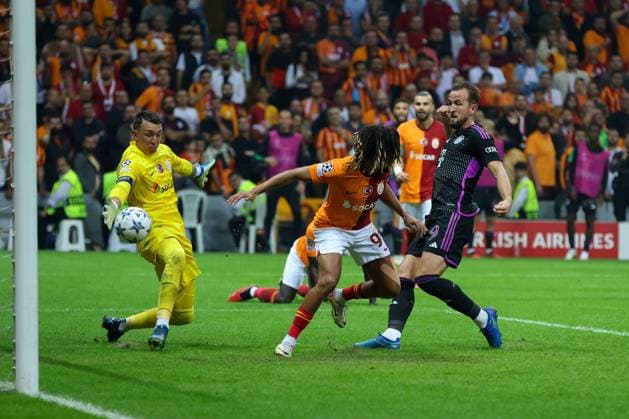 Harry Kane 9 FC Bayern Muenchen scores 1 2, Sacha Boey 93 Galatasaray , Fernando Muslera 1 Galatasaray , Galatasaray Istanbul vs FC Bayern Muenchen, Champions League, Football, First Round, First Leg, 24 10 2023 Istanbul Turkey Copyright: xkolbert-press ChristianxKolbertx