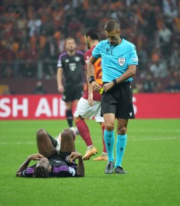 Referee during Galatasaray - Bayern Munich UEFA Champions League Game at Rams Stadium in Istanbul, Turkey. 18108776