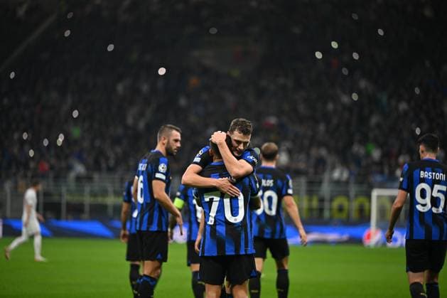 FC Internazionale v FC Salzburg: Group D - UEFA Champions League 2023 24 Alexis Sanchez of Fc Inter celebrating after a goal during the UEFA Champions League match between Inter FC Internazionale and FC Salzburg , on October 24, 2023, at Giuseppe Meazza San Siro Siro stadium in Milan, Italy. Milano Italy  Copyright: xTizianoxBallabiox originalFilename:ballabio-interfci231024_npRYc.jpg