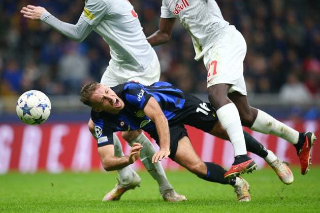 Foto Davide Spada LaPresse 24 ottobre 2023 - Milano , Italia - calcio - Inter vs Salisburgo - Champions League 2023 2024 - Stadio San Siro. Nella foto: Davide Frattesi (FC Inter); rigore fallo October 24 , 2023 Milan , Italy - sport, calcio - Inter vs Salzburg Champions League 2023 2024 - San Siro Stadium . In the pic : Davide Frattesi (FC Inter); penalty foul  Copyright: xDavidexSpada LaPressex