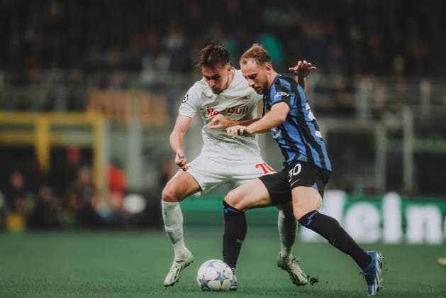 UEFA Champions League Group D: Inter Milan - FC Salzburg MILAN, ITALY - OCTOBER 24: Amar Dedic of FC Salzburg challenges Carlos Augusto of Inter Milan during the UEFA Champions League Group D match Inter Milan vs FC Salzburg on October 24, 2023 in Milan, Italy. Photo by Jasmin Walter - FC Red Bull Salzburg Copyright: xJasminxWalterx-xFCxRedxBullxSalzburgx JWA_8662