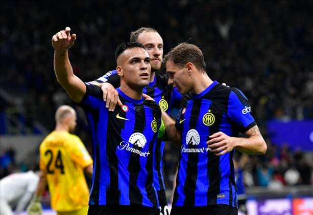 Inter v FC Salzburg, UEFA Champions League football, Milano, Italy Milano, Italy. 24th, October 2023. Lautaro Martinez (10) of Inter scores for 3-1 but the goal is disallowed after VAR review during the UEFA Champions League match between Inter and FC Salzburg at Giuseppe Meazza in Milano. Milano Italy  Copyright: xGonzalesxPhoto TommasoxFimianox