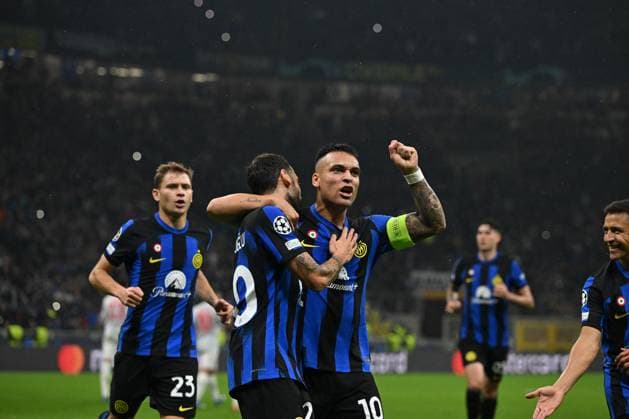 UEFA Champions League football match - Inter - FC Internazionale vs FC Salzburg Hakan Calhanoglu of Fc Inter and Lautaro Martinez celebrating after a goal during the UEFA Champions League match between Inter FC Internazionale and FC Salzburg , on October 24, 2023, at Giuseppe Meazza San Siro Siro stadium in Milan, Italy. Photo Tiziano Ballabio Milan Italy  Copyright: xIPAxSport ABACAx BRIPASport20231024_306 IPAxSport ABACAx BRIPASport20231024_306