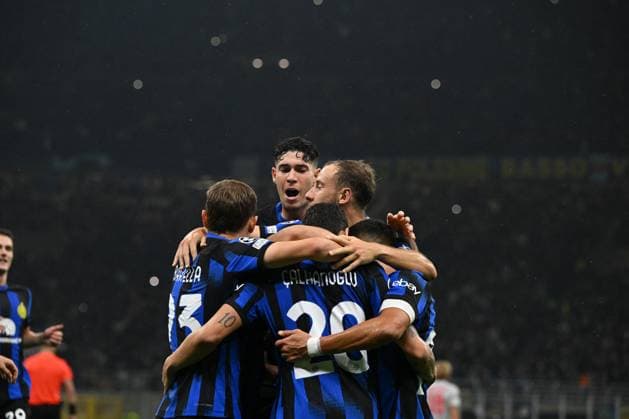 UEFA Champions League football match - Inter - FC Internazionale vs FC Salzburg Hakan Calhanoglu of Fc Inter and team Inter FC celebrating after a goal during the UEFA Champions League match between Inter FC Internazionale and FC Salzburg , on October 24, 2023, at Giuseppe Meazza San Siro Siro stadium in Milan, Italy. Photo Tiziano Ballabio Milan Italy  Copyright: xIPAxSport ABACAx BRIPASport20231024_308 IPAxSport ABACAx BRIPASport20231024_308