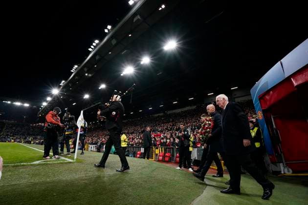 Manchester, England, 24th October 2023. Erik ten Hag manager of Manchester United, ManU walks out holding a wreath to commemorate Sir Bobby Charlton during the UEFA Champions League match at Old Trafford, Manchester. Picture credit should read: Andrew Yates Sportimage EDITORIAL USE ONLY. No use with unauthorised audio, video, data, fixture lists, club league logos or live services. Online in-match use limited to 120 images, no video emulation. No use in betting, games or single club league player publications. SPI-2672-0040