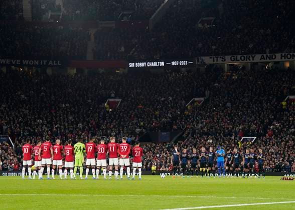 Manchester, England, 24th October 2023. A minutes applause to remember Sir Bobby Charlton during the UEFA Champions League match at Old Trafford, Manchester. Picture credit should read: Andrew Yates Sportimage EDITORIAL USE ONLY. No use with unauthorised audio, video, data, fixture lists, club league logos or live services. Online in-match use limited to 120 images, no video emulation. No use in betting, games or single club league player publications. SPI-2672-0044