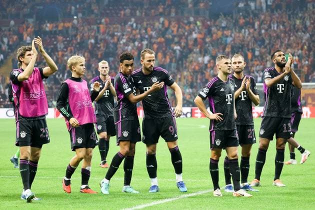 Bayern thank the fans, Galatasaray Istanbul vs FC Bayern Muenchen, football, Champions League, group stage, season 2023 24, 3 match day, 24 10 2023 Galatasaray Istanbul vs FC Bayern Muenchen, football, Champions League, group stage, season 2023 24, 3 match day, 24 10 2023, Copyright: xEibner-Pressefoto JoergxNiebergax EP_EER