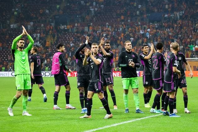 Bayern thank the fans, Galatasaray Istanbul vs FC Bayern Muenchen, football, Champions League, group stage, season 2023 24, 3 match day, 24 10 2023 Galatasaray Istanbul vs FC Bayern Muenchen, football, Champions League, group stage, season 2023 24, 3 match day, 24 10 2023, Copyright: xEibner-Pressefoto JoergxNiebergax EP_EER