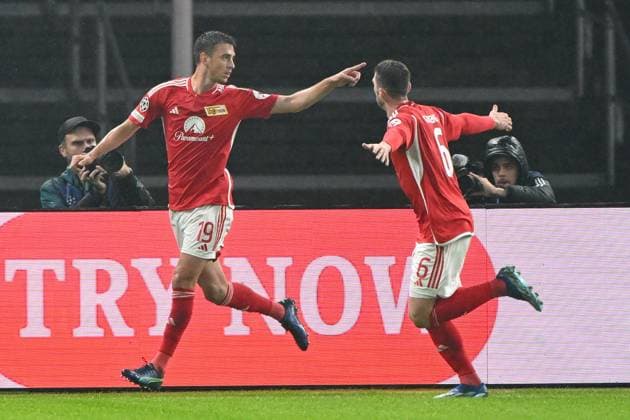 Football, Men, 2023 2024 season, UEFA Champions League Group C, Matchday 3 , 1 FC Union Berlin SSC Napoli, v l Janik Haberer 1 FC Union Berlin and Robin Gosens 1 FC Union Berlin goal celebration, cheering after the goal to 1 0 by Janik Haberer 1 FC Union Berlin was disallowed for offside, 24 10 2023, Copyright: xMatthiasxKochx