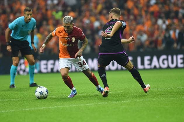 Lucas Torreira (L) of Galatasaray and Joshua Kimmich (R) of Bayern Munchen during the UEFA Champions League match between Galatasaray A.S. and FC Bayern München at RAMS PARK Arena on October 24, 2023 in Istanbul, Turkey. Istanbul Turkey Copyright: xSeskimPhotox Gsaray-BMunich_241023 (186)
