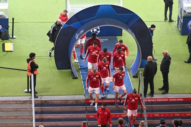 Football, Men, 2023 2024 season, UEFA Champions League Group C, Matchday 3 , 1 FC Union Berlin SSC Napoli, v l The players of 1 FC Union Berlin on their way to the dressing room, 24 10 2023, Copyright: xMatthiasxKochx