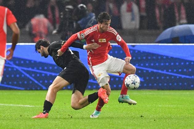 Football, Men, 2023 2024 season, UEFA Champions League Group C, Matchday 3 , 1 FC Union Berlin SSC Napoli, v l Amir Rrahmani SSC Napoli and Brenden Aaronson 1 FC Union Berlin in duel, 24 10 2023, Copyright: xMatthiasxKochx