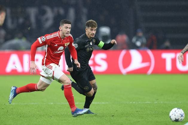 24 10 2023, xtgx, football, UEFA Champions League, 1 FC Union Berlin SSC Napoli emspor, v l Robin Gosens Union Berlin, 6 , Giovanni Di Lorenzo Napoli, 22 duel, duel, fight, tackle DFL DFB REGULATES PROHIBIT ANY USE OF PHOTOGRAPHS as IMAGE SEQUENCES and or QUASI VIDEO Olympiastadion