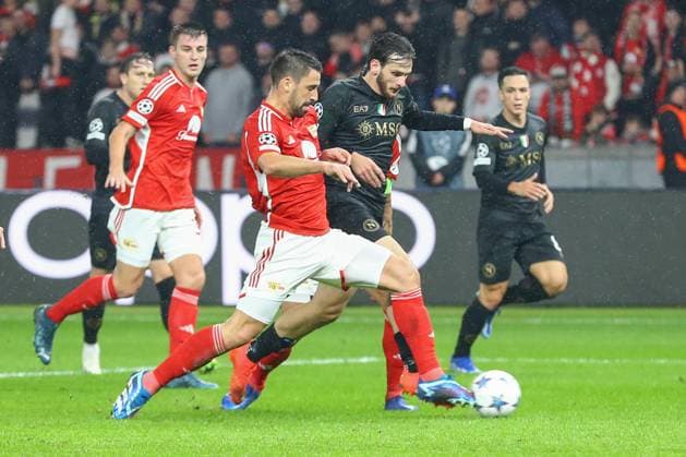 24 10 2023, xtgx, football, UEFA Champions League, 1 FC Union Berlin SSC Napoli emspor, v l Khvicha Kvararskhelia Napoli, 77 , Rani Khedira Union Berlin, 8 duel, duel, fight, tackle DFL DFB REGULATIONS PROHIBIT ANY USE OF PHOTOGRAPHS as IMAGE SEQUENCES and or QUASI VIDEO Olympiastadion