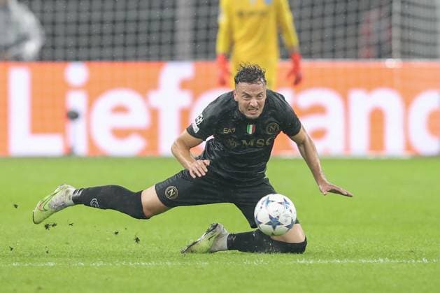 24 10 2023, xtgx, football, UEFA Champions League, 1 FC Union Berlin SSC Napoli emspor, v l Amir Rrahmani Napoli, 13 on the ball, plays the ball DFL DFB REGULATES PROHIBIT ANY USE OF PHOTOGRAPHS as IMAGE SEQUENCES and or QUASI VIDEO Olympiastadion
