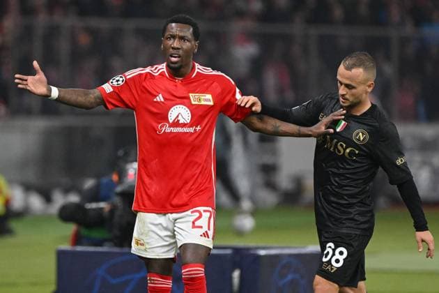 Football, Men, Season 2023 2024, UEFA Champions League Group C, Matchday 3 , 1 FC Union Berlin SSC Napoli, v l Sheraldo Becker 1 FC Union Berlin and Stanislav Lobotka SSC Napoli , 24 10 2023, Copyright: xMatthiasxKochx