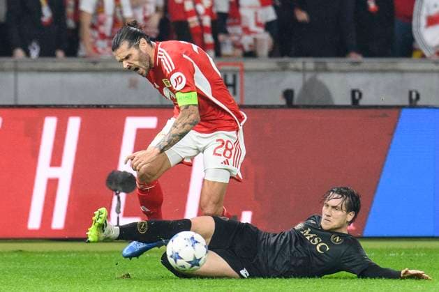 v l Christopher Trimmel 1 FC Union Berlin, 28 , Piotr Zielinski SSC Napoli, 20 , one-on-one, action, fight, GER, 1 FC Union Berlin SSC Napoli, Football, Champions League, CH LEAGUE GROUP C, Matchday 3, UEFA, 23 24, 24 10 2023, DFL REGULATES PROHIBIT ANY USE OF PHOTOGRAPHS AS IMAGE SEQUENCES AND OR QUASI VIDEO, GER, 1 FC Union Berlin SSC Napoli, Football, Champions League, UEFA, 23 24, 24 10 2023, Berlin Copyright: xUwexKoch Eibner-Pressefotox EP_UKH