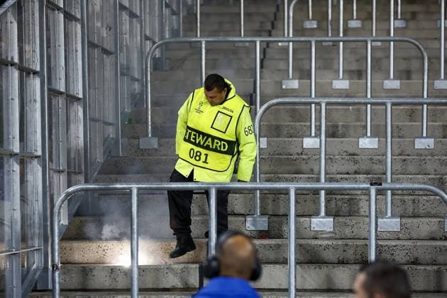 LENS - 24-10-2023, Stade Bollaert-Delelis. Football, Champions League, season 2023-2024. Lens - PSV. steward puts out fireworks Lens - PSV  x22883430x Copyright: