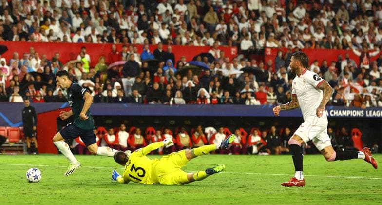 EDITORIAL USE ONLY No use with unauthorised audio, video, data, fixture lists, club league logos or live services. Online in-match use limited to 120 images, no video emulation. No use in betting, games or single club league player publications. Sevilla v Arsenal, UEFA Champions League, Group B, Football, Ramon Sanchez Pizjuan Stadium, Seville, Spain - 24 Oct 2023 EDITORIAL USE ONLY No use with unauthorised audio, video, data, fixture lists, club league logos or live services. Online in-match use limited to 120 images, no video emulation. No use in betting, games or single club league player publications. Copyright: xKieranxMcManus Shutterstockx 14161528ag