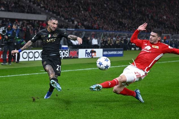 24 10 2023, Football, Champions League, Matchday 3, Season 2023 2024, 1 FC Union Berlin SSC Napoli, Matteo Politano SSC Napoli , Robin Gosens Union Berlin xRHR PHOTO TKx Copyright: RHR-FOTOx RHR-FOTO TK