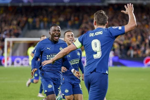 LENS - 24-10-2023, Stade Bollaert-Delelis. Football, Champions League, season 2023-2024. Lens - PSV. Johan Bakayoko of PSV scores the 0-1 and celebrate his goal with Luuk de Jong of PSV Lens - PSV  x22883572x Copyright:
