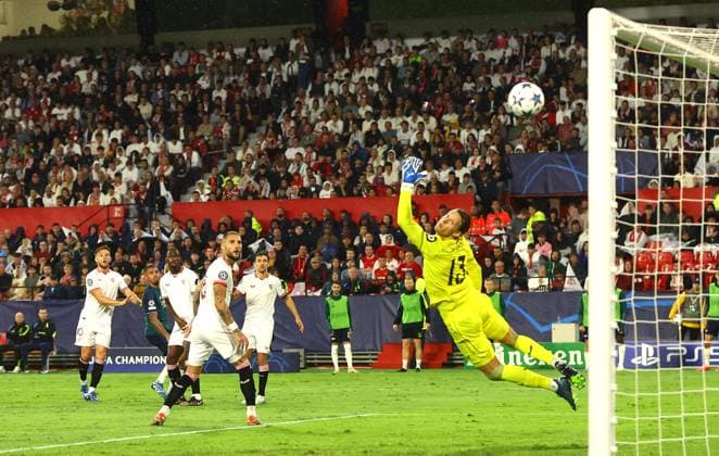 EDITORIAL USE ONLY No use with unauthorised audio, video, data, fixture lists, club league logos or live services. Online in-match use limited to 120 images, no video emulation. No use in betting, games or single club league player publications. Sevilla v Arsenal, UEFA Champions League, Group B, Football, Ramon Sanchez Pizjuan Stadium, Seville, Spain - 24 Oct 2023 EDITORIAL USE ONLY No use with unauthorised audio, video, data, fixture lists, club league logos or live services. Online in-match use limited to 120 images, no video emulation. No use in betting, games or single club league player publications. Copyright: xKieranxMcManus Shutterstockx 14161528aj
