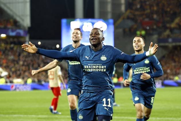 LENS - Johan Bakayoko of PSV Eindhoven celebrates the 0-1 during the UEFA Champions League group B match between RC Lens and PSV Eindhoven at the Stade Bollaert-Delelis on October 24, 2023 in Lens, France. ANP MAURICE VAN STEEN UEFA Champions League 2023 24 2023 2024 xVIxANPxSportx xxANPxIVx 482019257 originalFilename: 482019257.jpg