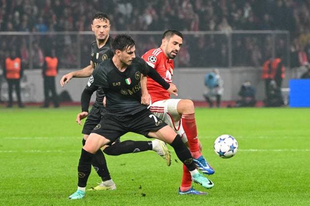 Football, Men, Season 2023 2024, UEFA Champions League Group C, Matchday 3 , 1 FC Union Berlin SSC Napoli, v l Amir Rrahmani SSC Napoli , Eljif Elmas SSC Napoli and Rani Khedira 1 FC Union Berlin in duel, 24 10 2023, Copyright: xMatthiasxKochx