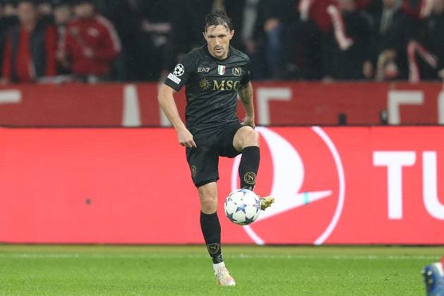 24 10 2023, xtgx, football, UEFA Champions League, 1 FC Union Berlin SSC Napoli emspor, v l Mario Rui Napoli, 6 on the ball, plays the ball DFL DFB REGULATES PROHIBIT ANY USE OF PHOTOGRAPHS as IMAGE SEQUENCES and or QUASI VIDEO Olympiastadion
