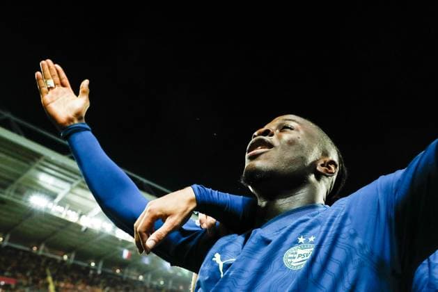 LENS - Johan Bakayoko of PSV Eindhoven celebrates the 0-1 during the UEFA Champions League group B match between RC Lens and PSV Eindhoven at the Stade Bollaert-Delelis on October 24, 2023 in Lens, France. ANP MAURICE VAN STEEN UEFA Champions League 2023 24 2023 2024 xVIxANPxSportx xxANPxIVx 482019593 originalFilename: 482019593.jpg